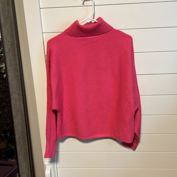 Old Navy Cropped Rib-Knit Turtleneck Sweater - Picture 5 of 5